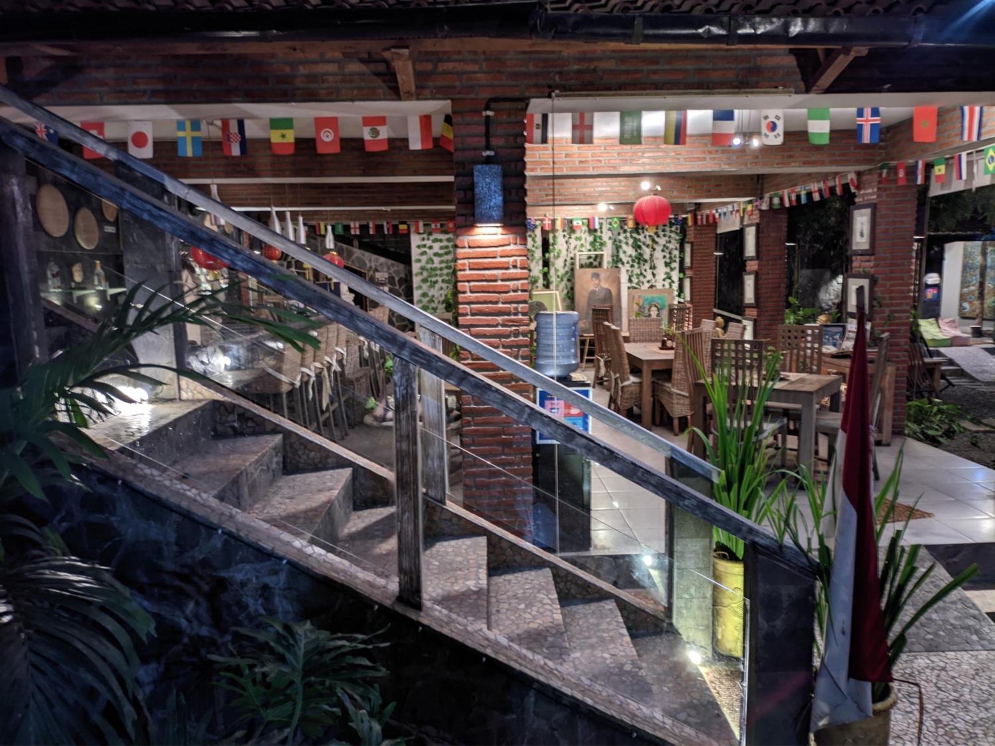 Astuti Gallery Homestay Yogyakarta Exterior foto