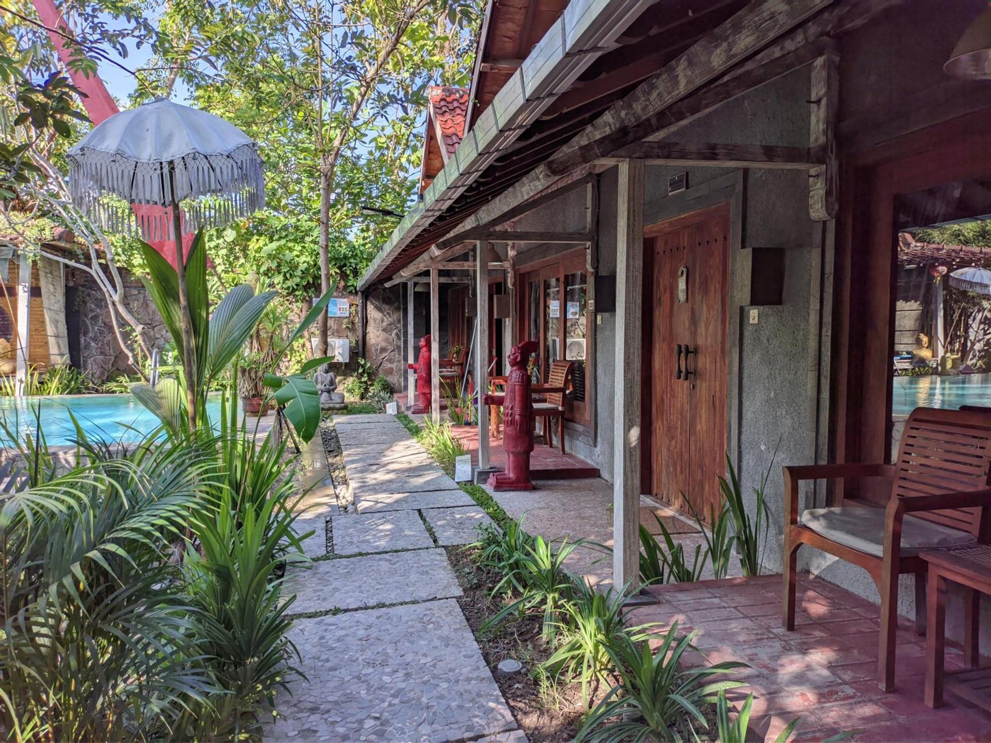 Astuti Gallery Homestay Yogyakarta Exterior foto
