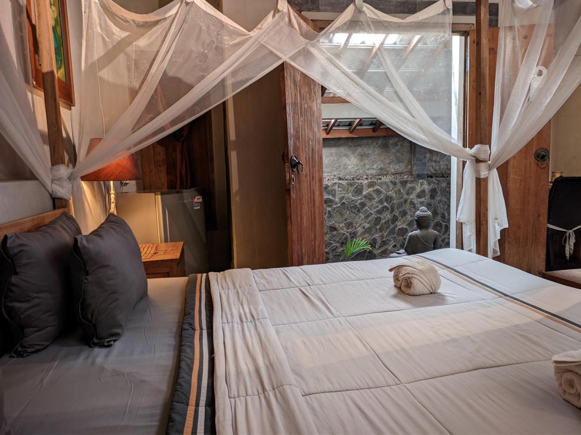 Astuti Gallery Homestay Yogyakarta Exterior foto