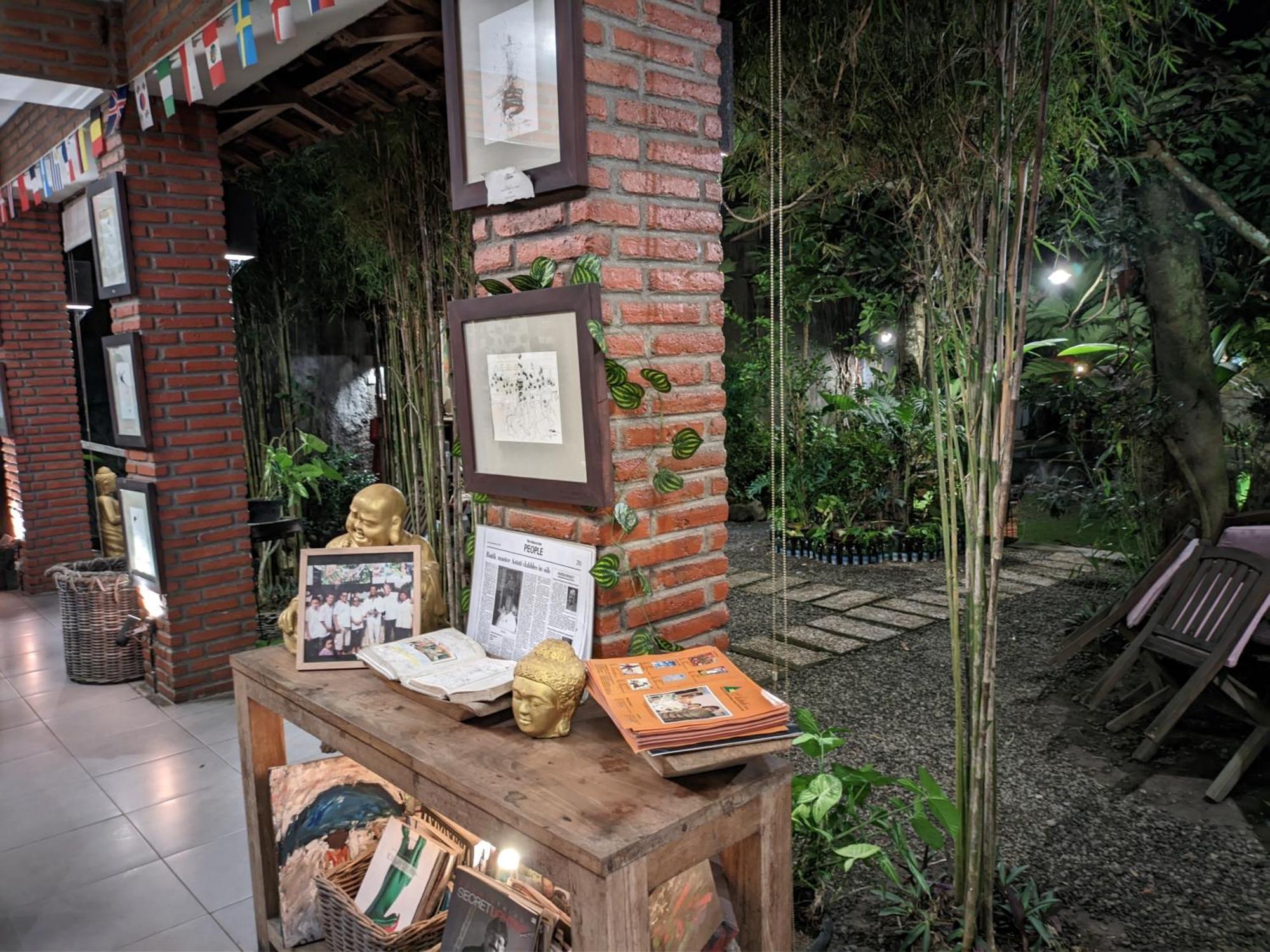 Astuti Gallery Homestay Yogyakarta Exterior foto