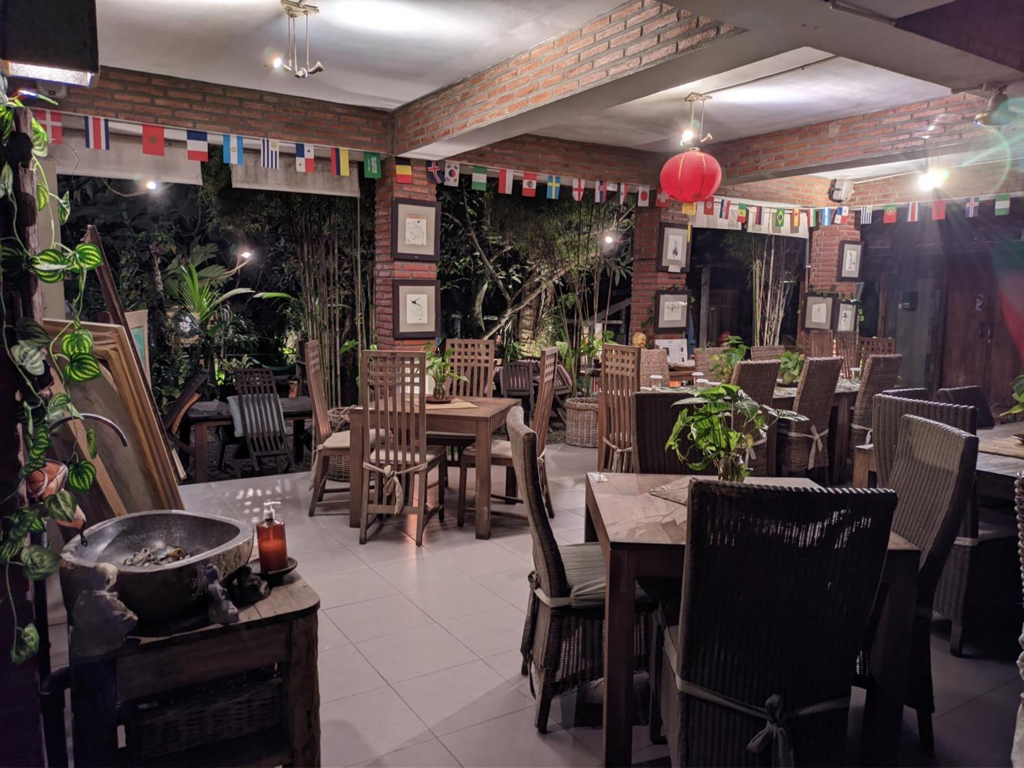 Astuti Gallery Homestay Yogyakarta Exterior foto