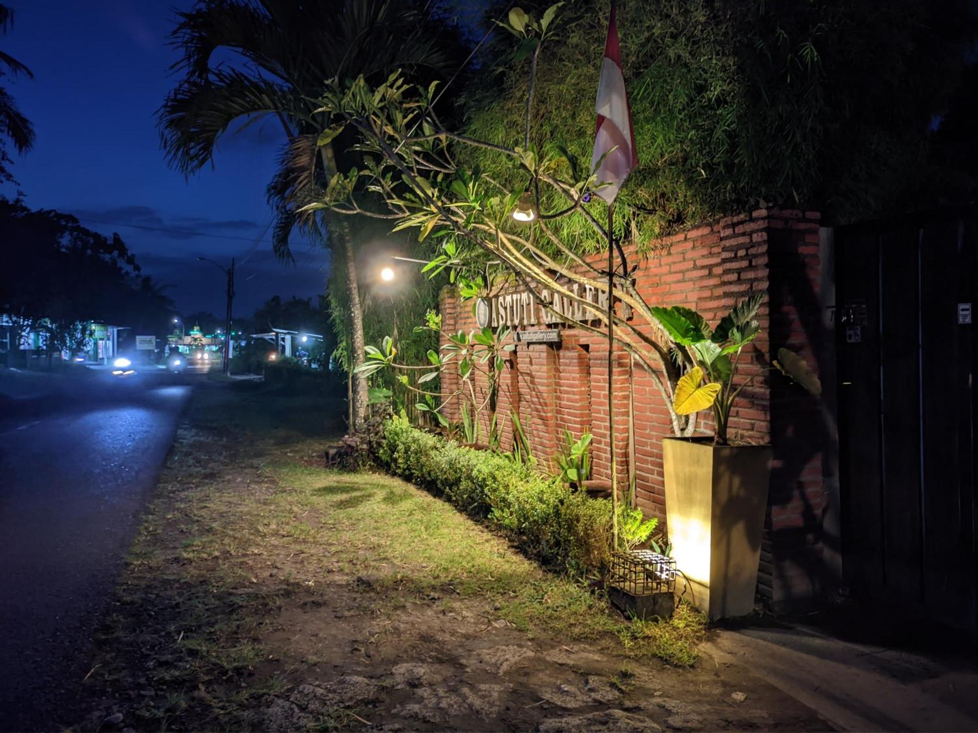 Astuti Gallery Homestay Yogyakarta Exterior foto