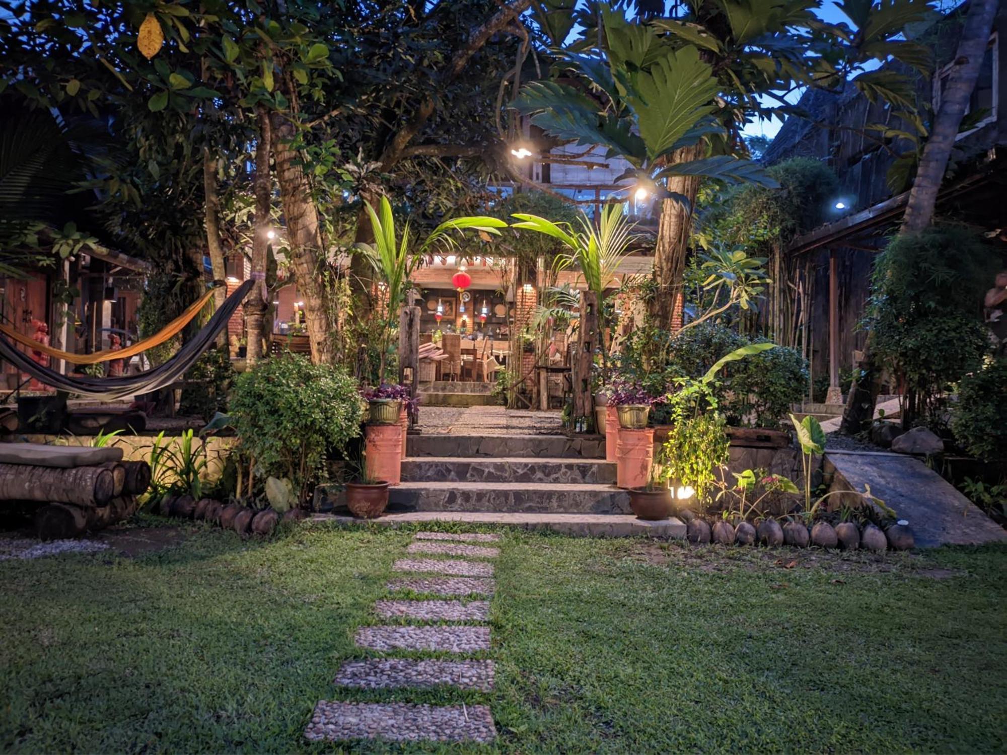 Astuti Gallery Homestay Yogyakarta Exterior foto