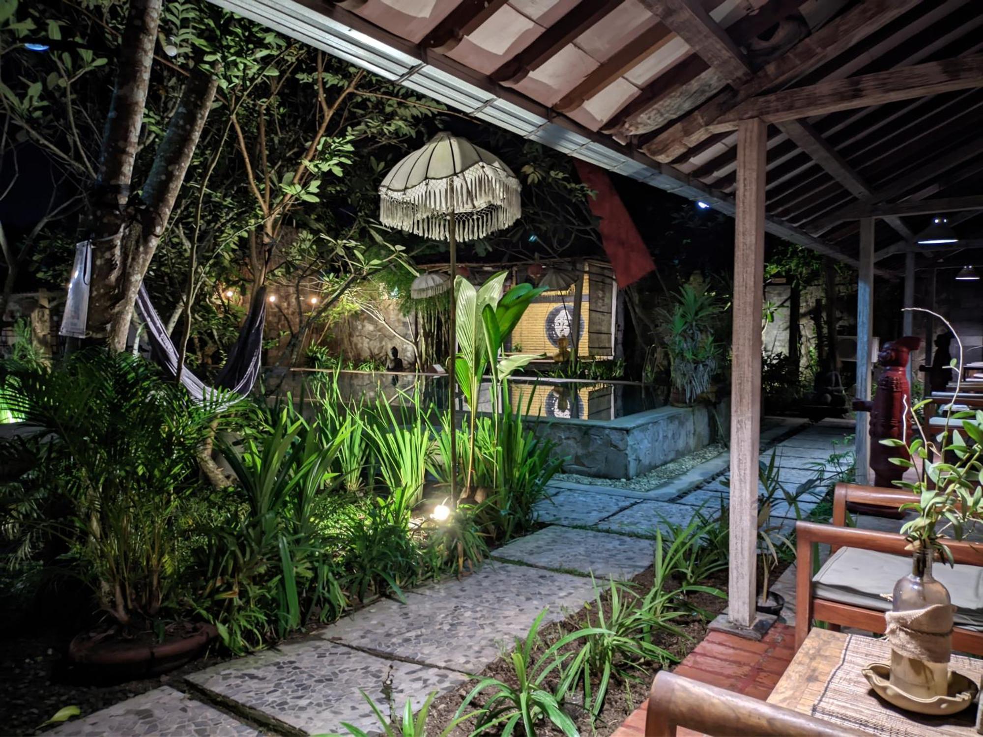 Astuti Gallery Homestay Yogyakarta Exterior foto