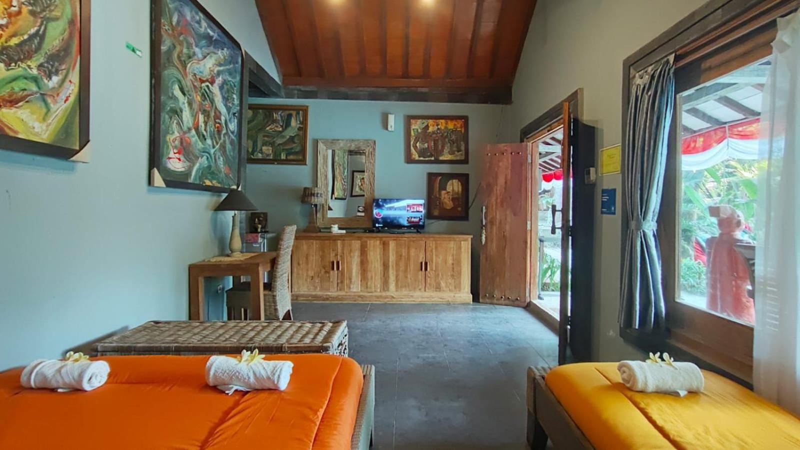 Astuti Gallery Homestay Yogyakarta Exterior foto