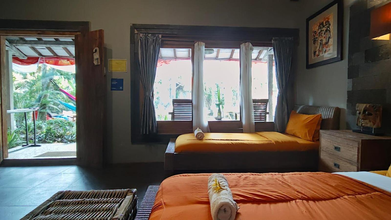 Astuti Gallery Homestay Yogyakarta Exterior foto