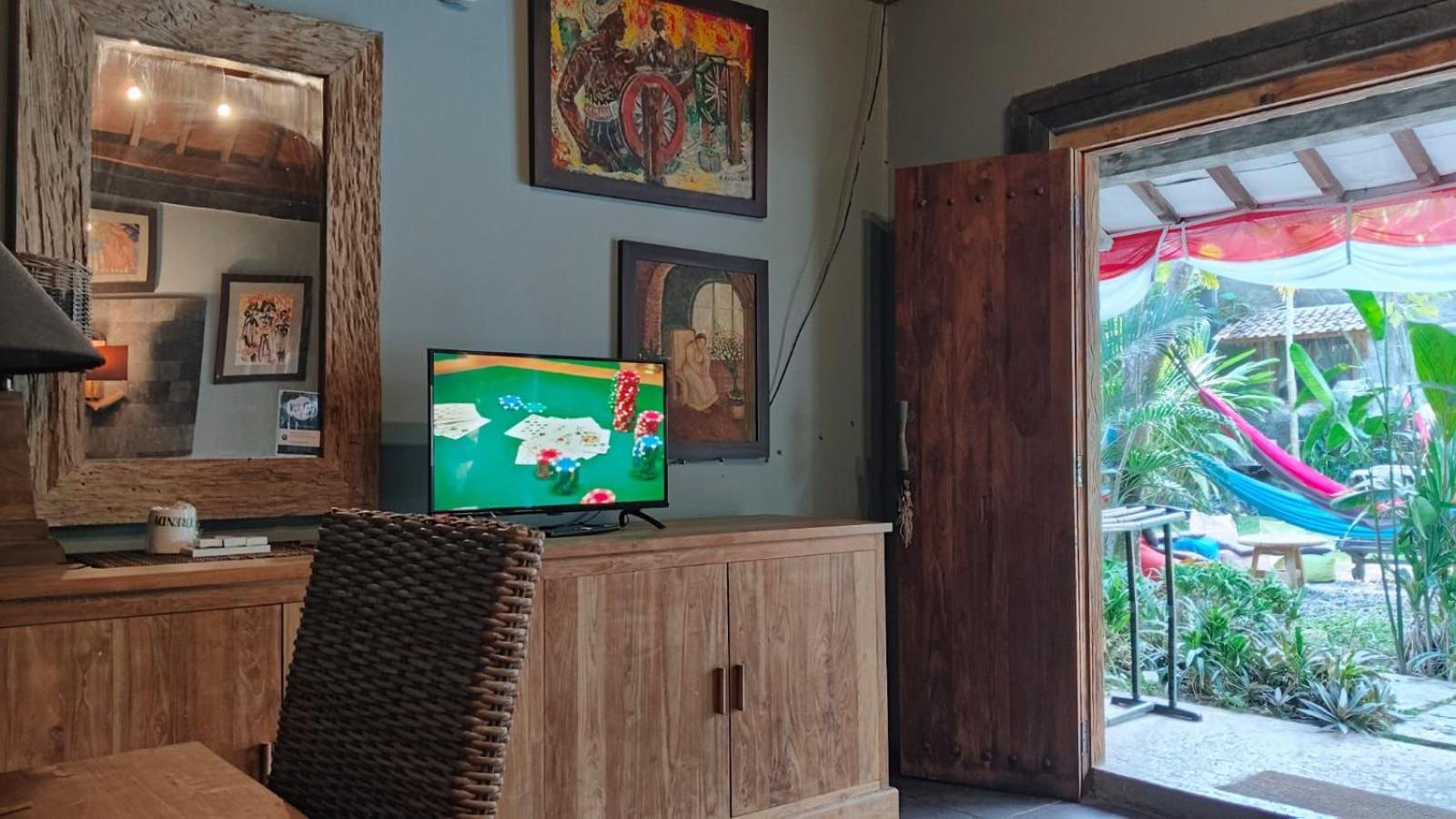 Astuti Gallery Homestay Yogyakarta Exterior foto