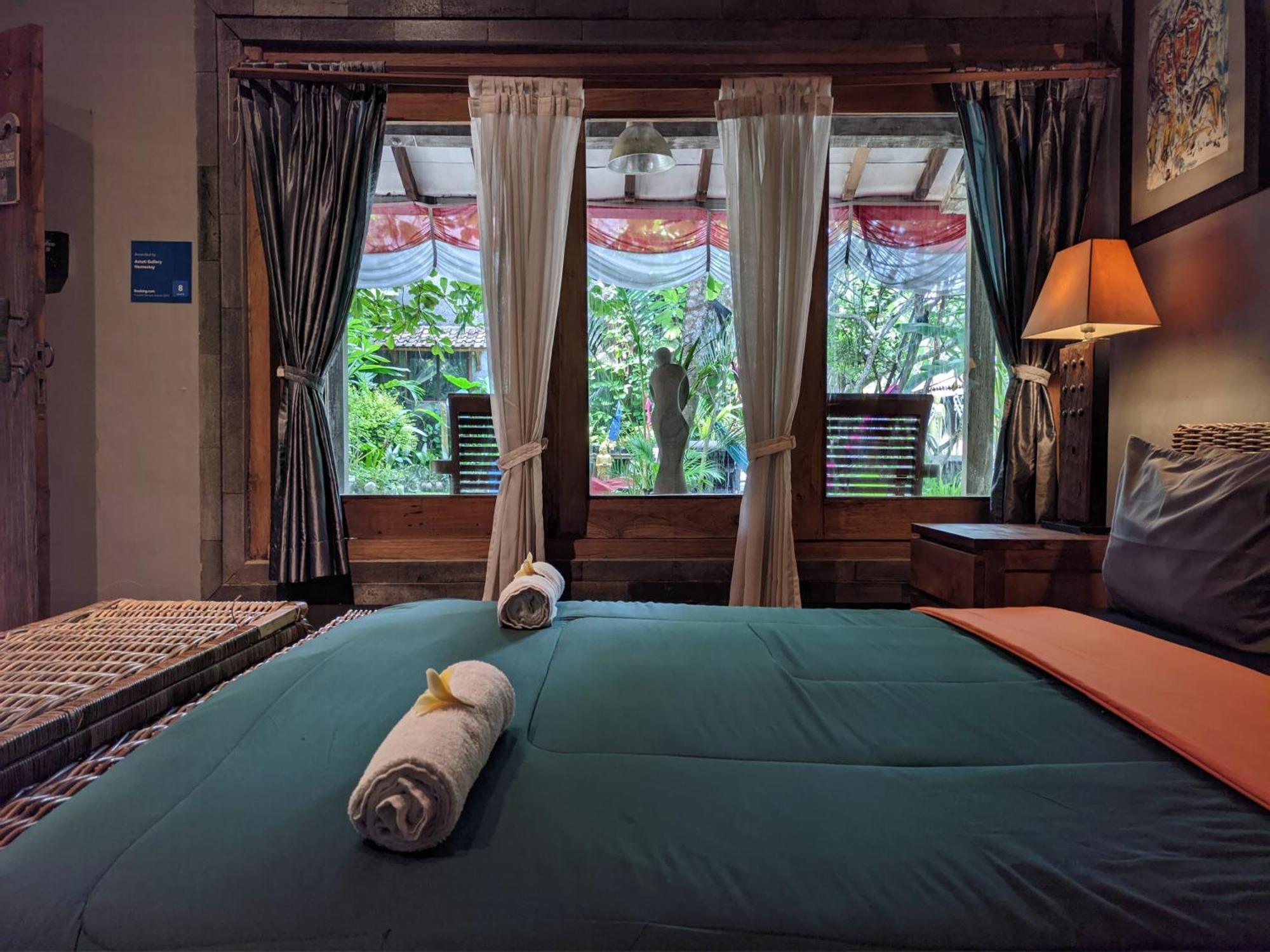 Astuti Gallery Homestay Yogyakarta Exterior foto